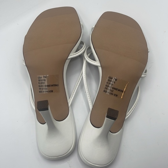 Wild Pair Lolaa White Strappy Slip on thong sandals, size 7 - Picture 6 of 7